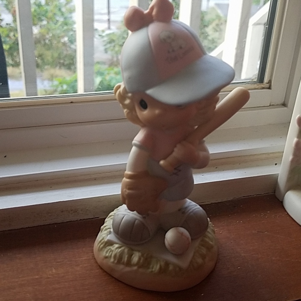 2001 precious moments figurine